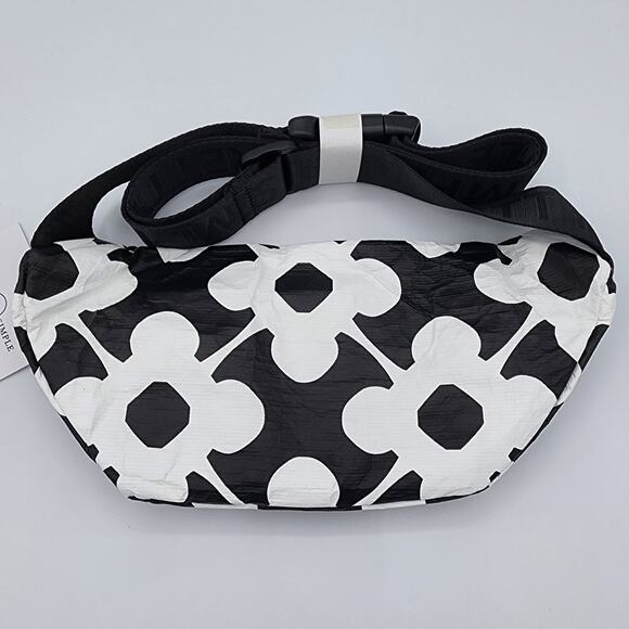 NEW Pretty Simple Kona Cove Tyvek Splashproof Beach Bum Bag Black & White Clover - Picture 7 of 9